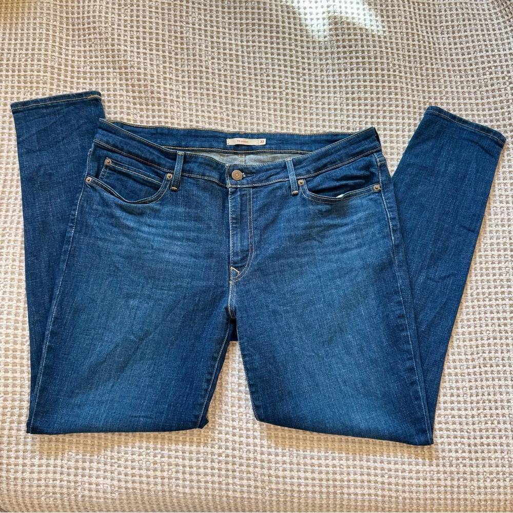 Levi 711 Skinny Jeans • Size 33